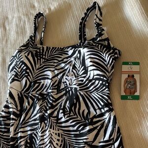 Black and White Leaf Print OP Swimsuit